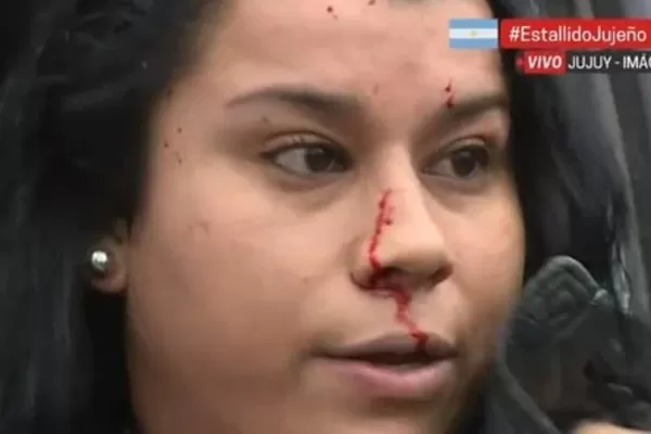 Video: una activista se autolesionó durante las manifestaciones en Jujuy