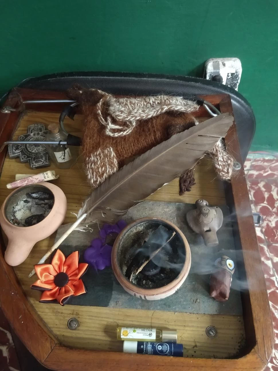 SAHUMAR Y RENOVARNOS. El esoterismo se coló en la rutina a través del uso de esencias aromáticas, velas, piedras o hierbas medicinales para intentar cambiar nuestro estado de ánimo. 