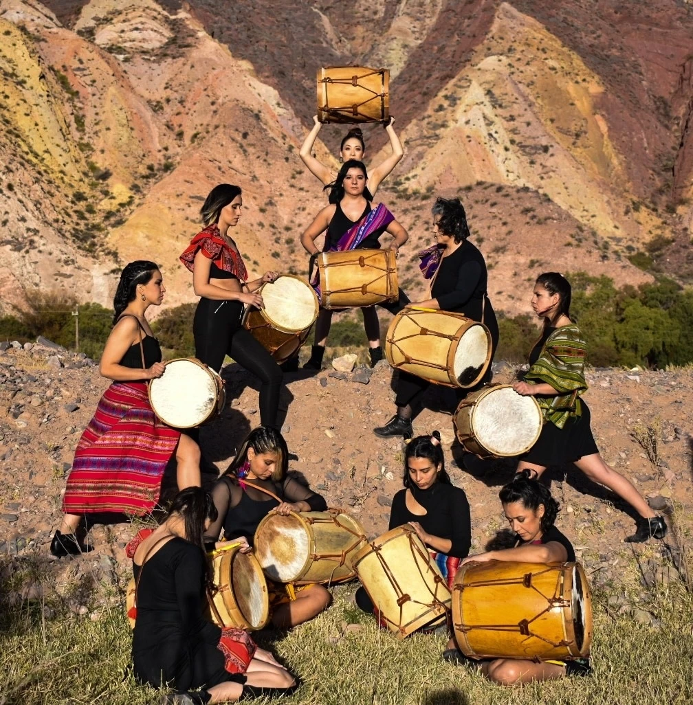 FUERZA FEMENINA. El grupo tucumano Malamba irrumpe con su arte en un territorio dominado por el varón.  