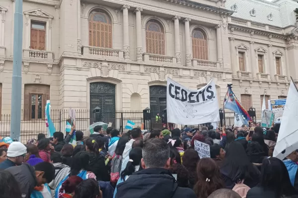 LA GACETA en Jujuy: el Gobierno propuso un piso salarial de $200.000, pero el paro docente sigue