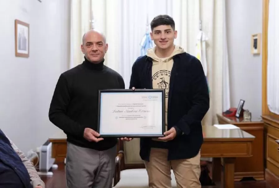 LAUTARO MAMBRINI recibió la distinción. 