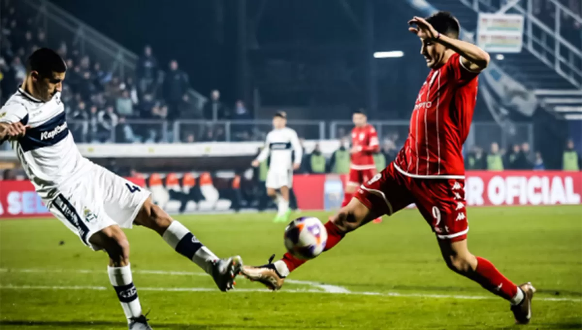 NECESITADO. Huracán perdió 10 de los últimos 14 partidos de la Liga y está en el fondo de la tabla.