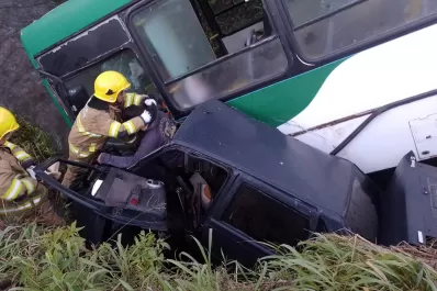 Seis heridos en el choque entre un colectivo y un auto en la ruta 65