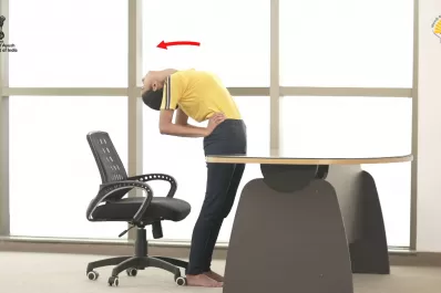 Yoga de escritorio: el novedoso sistema que implementó India para sus trabajadores de oficina