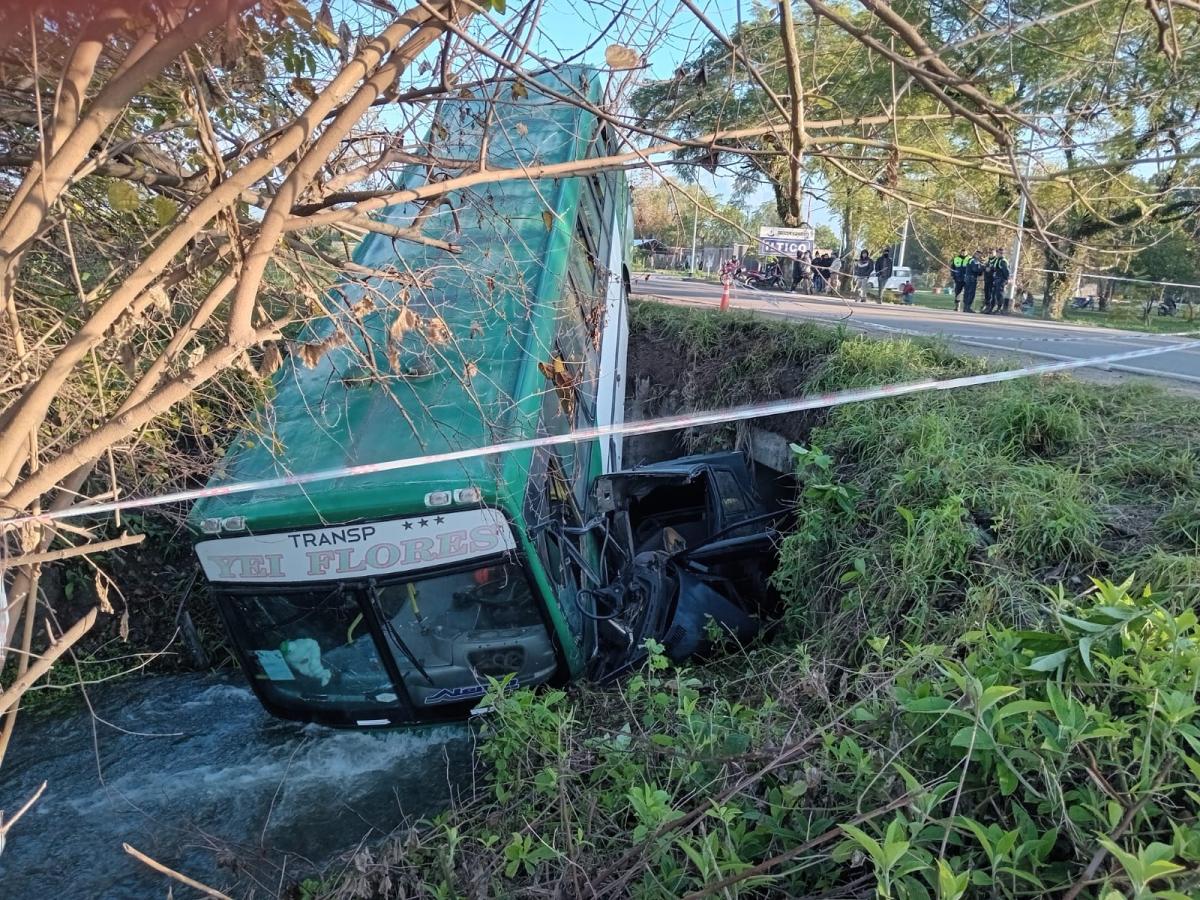 Seis heridos en el choque entre un colectivo y un auto en la ruta 65