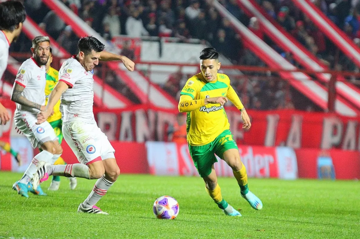 Argentinos Juniors goleó a Defensa y Justicia en La Paternal