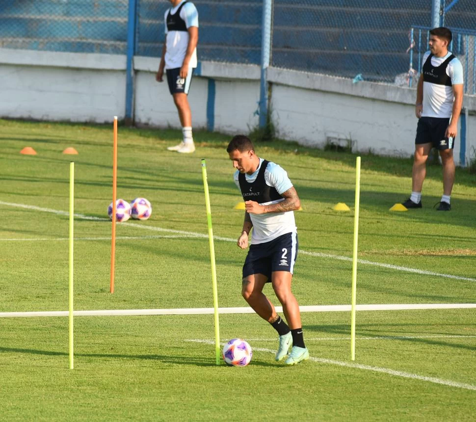 VOZ DE MANDO. Bianchi es palabra autorizada en el vestuario, en la cancha y ante los micrófonos. El central puso paños fríos a los rumores que circulan. 