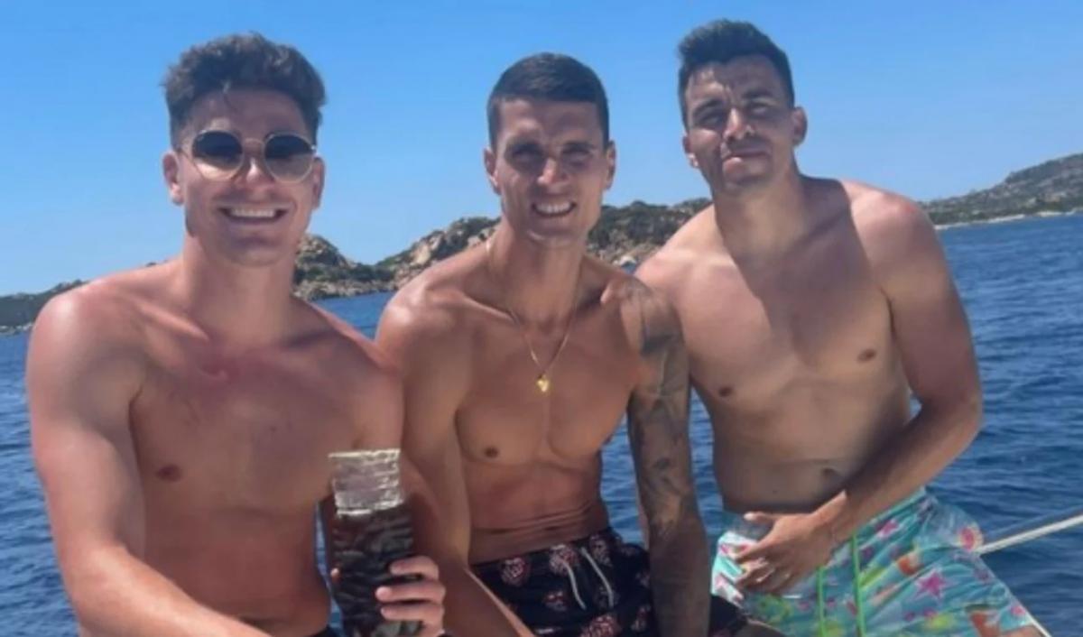 Julián Álvarez, Erik Lamela y Marcos Acuña, de vacaciones. (Foto: @marcos.acuna10)