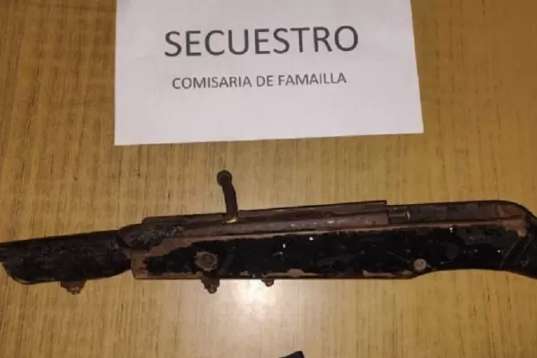 Famaillá: encontraron en el patio de una escuela un arma usada en un robo