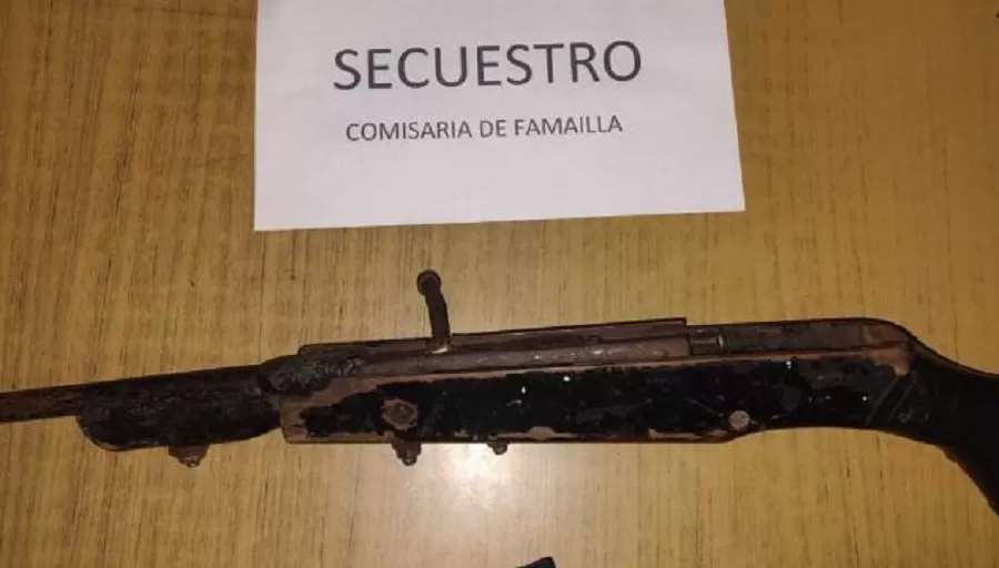 Famaillá: encontraron en el patio de una escuela un arma usada en un robo