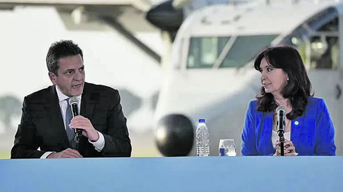 CONTRASTE. Mientras Massa evitó alusiones políticoelectorales, la vicepresidenta salpimentó su discurso con críticas al Presidente y elogios a “Wado”.