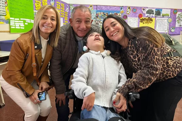 Una candidata libertaria repudió a Luis Juez por llevar a votar a su hija con discapacidad y él le respondió