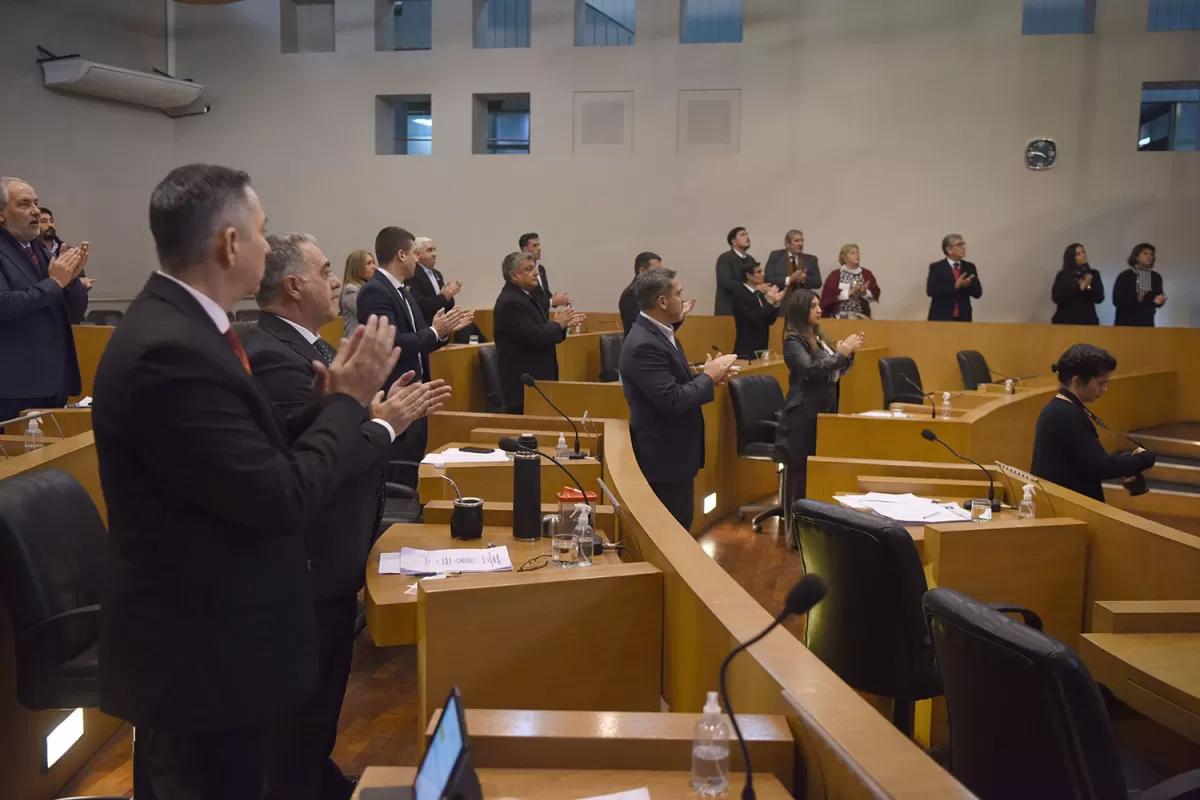 TRAS SEIS MESES SIN IR AL RECINTO. Los ediles se vieron las caras después del proceso electoral.