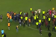 Batalla campal en Lima luego de la eliminación de Gimnasia de la Sudamericana