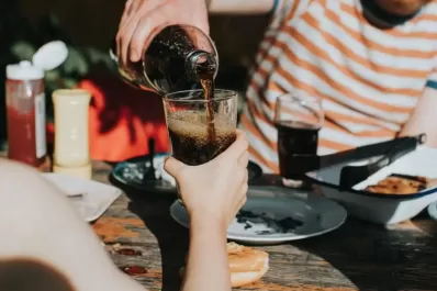 Qué es el aspartamo y por qué podría ser “cancerígeno”, según la OMS