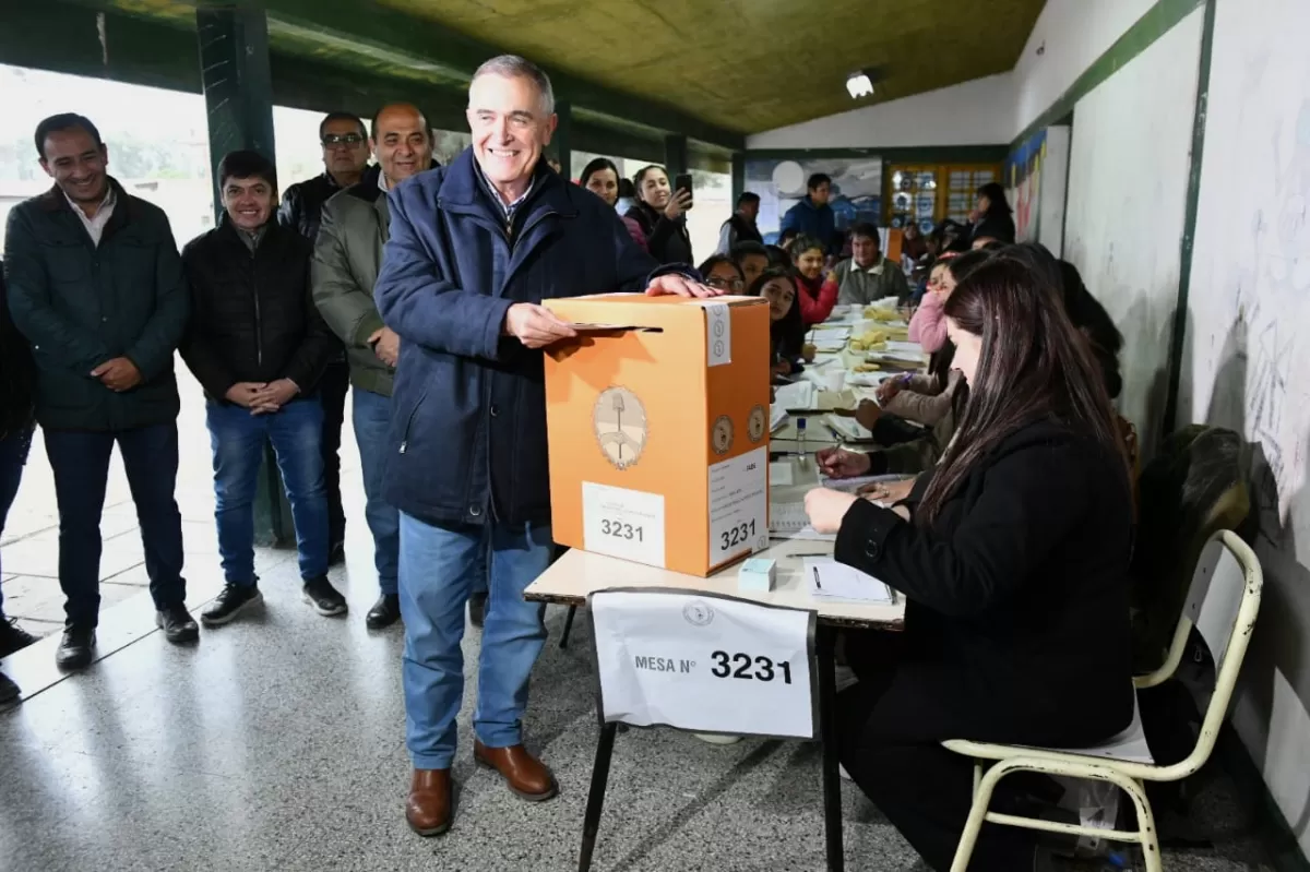 EN TRANCAS. Jaldo sufragó en su ciudad natal y su lista arrasó en la sección Este. Foto de Twitter @OsvaldoJaldo