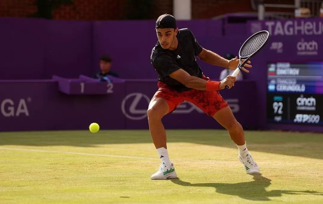 GRAN PRESENTE. Cerúndolo llega de la mejor manera a Wimbledon. 