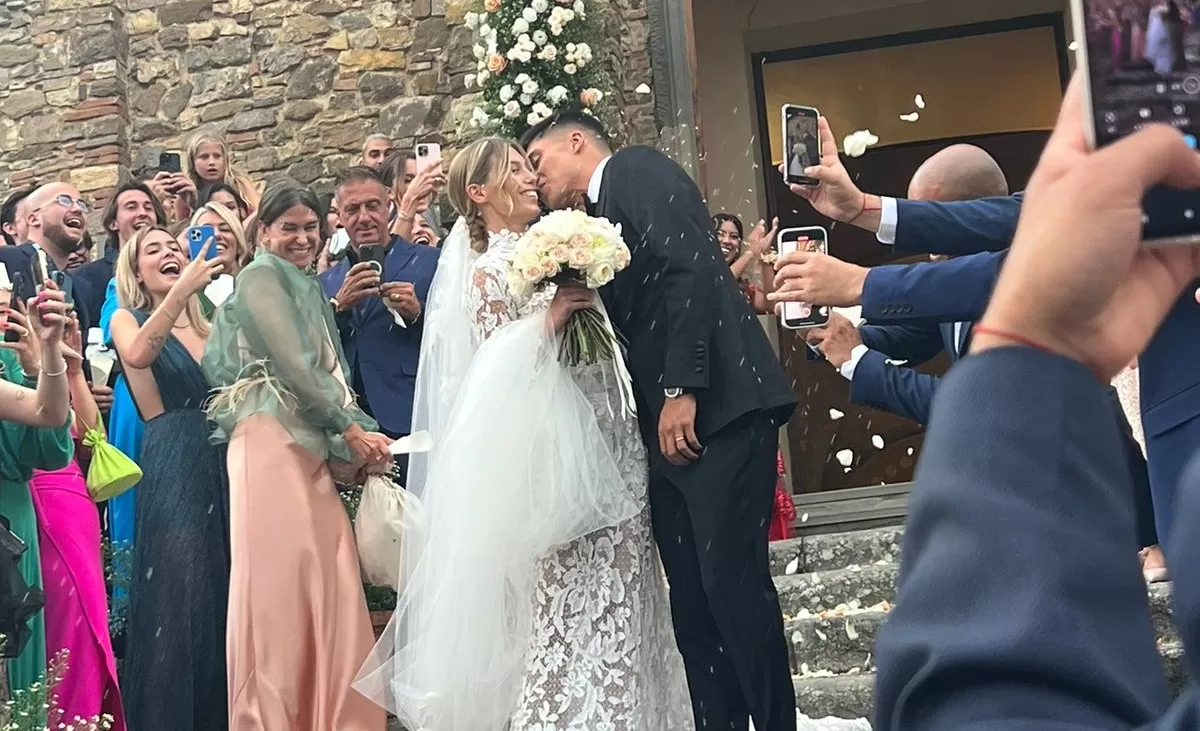 ENAMORADOS. Tucu Correa y Chiara Casiraghi tras dar el sí.