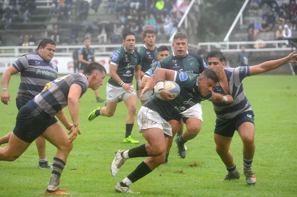 SED DE REVANCHA. En la primera rueda, Universitario le cortó un largo invicto de local a Tucumán Rugby, que ahora buscará devolverle la gentileza en su casa. LA GACETA / FOTO DE ANTONIO FERRONI