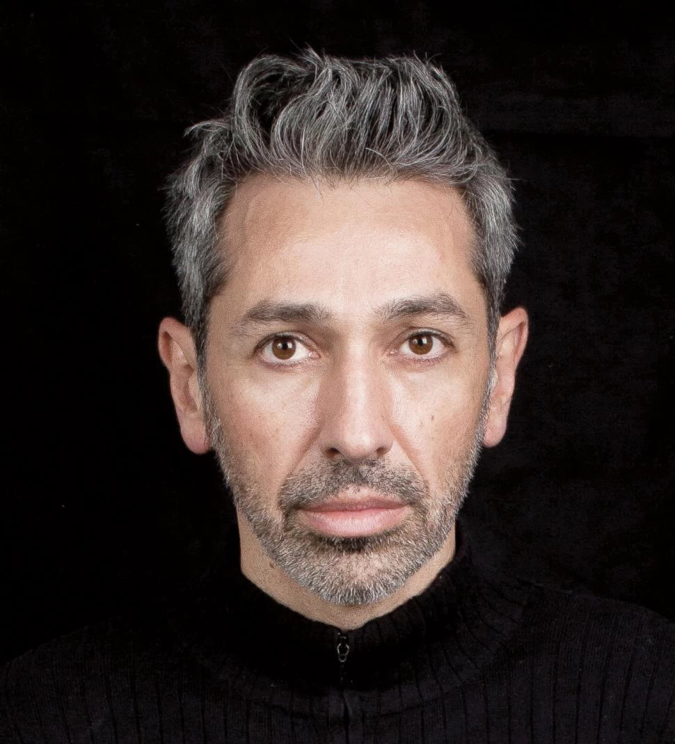 CREADOR EXITOSO. Alejandro Ros no lleva el listado de cuántas tapas de discos diseñó, pero superan las 200.  