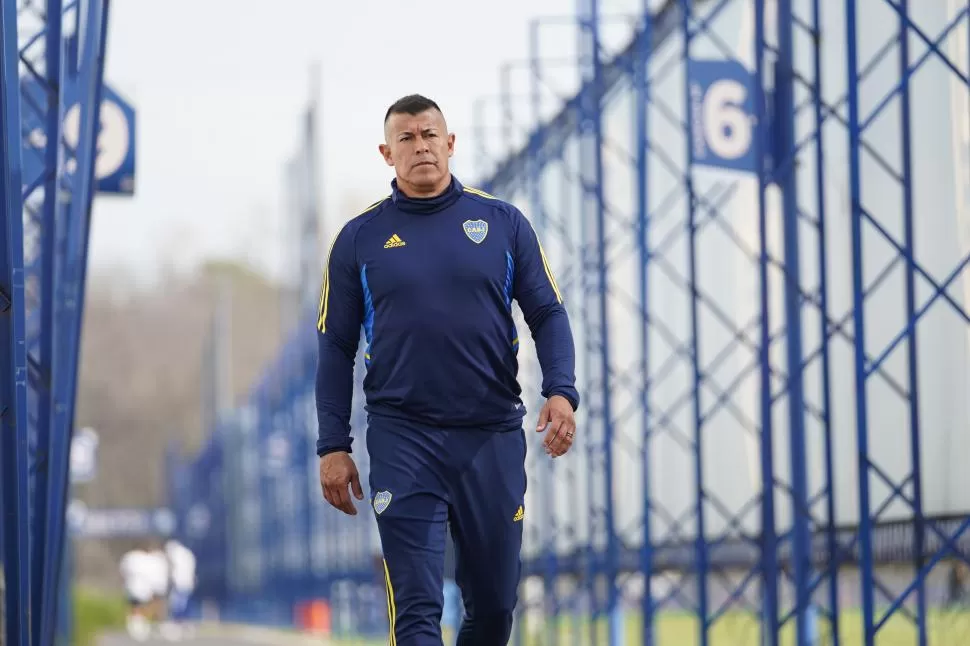 ENTRENADOR. Almirón tiene en carpeta varios jugadores para reforzar al “xeneize”. twitter @BocaJrsOficial