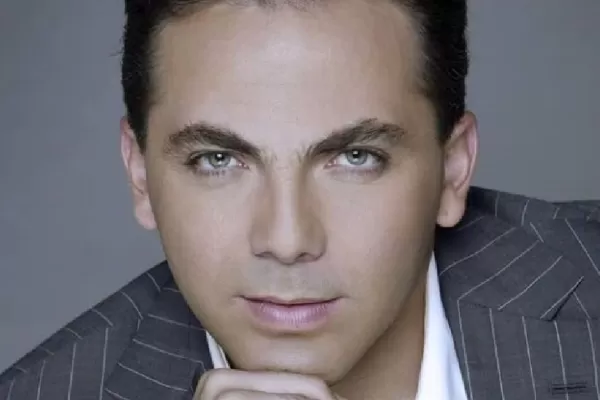 Cristian Castro compartió una foto con exceso de filtros y lo destrozaron en Instagram