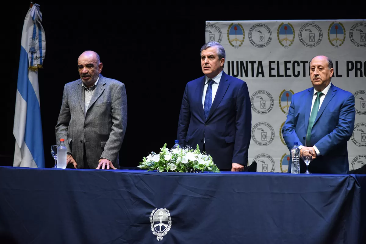 AUTORIDADES DE LA JUNTA. Leiva (centro), Jiménez y Navarro Dávila.