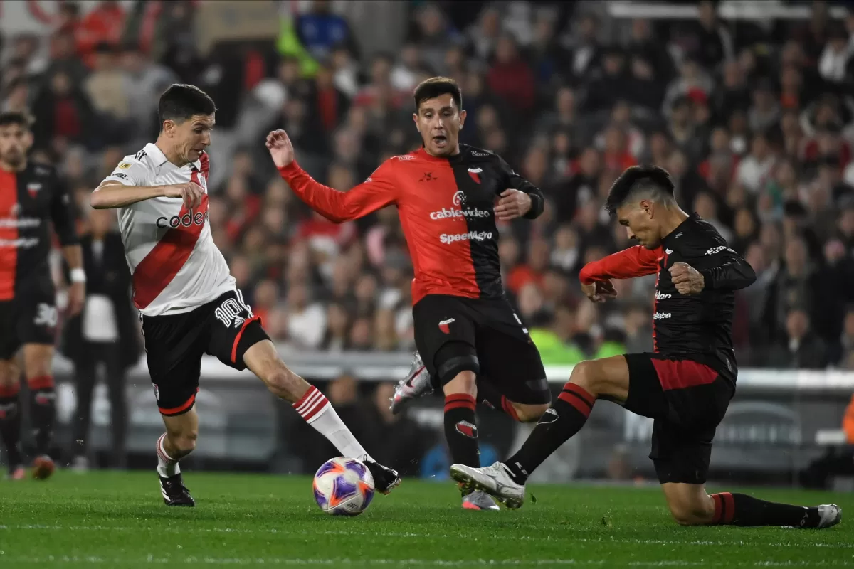 River le ganó cómodo a Colón y está cada vez más cerca del título