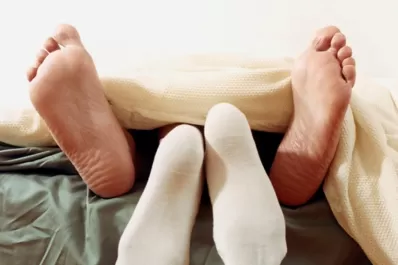 ¿Es mejor tener sexo con o sin medias? Un estudio reveló qué es lo más beneficioso