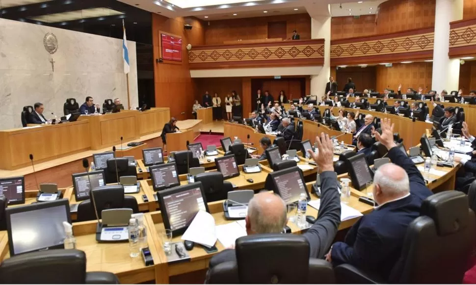 DE VUELTA AL RECINTO. Los representantes del pueblo regresan al debate tras superar el proceso electoral.  