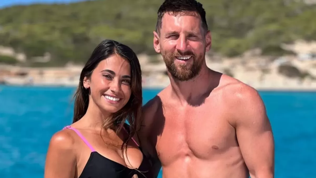 Antonela Roccuzzo compartió una foto de Lionel Messi en vacaciones y usó un emoji para tapar un detalle