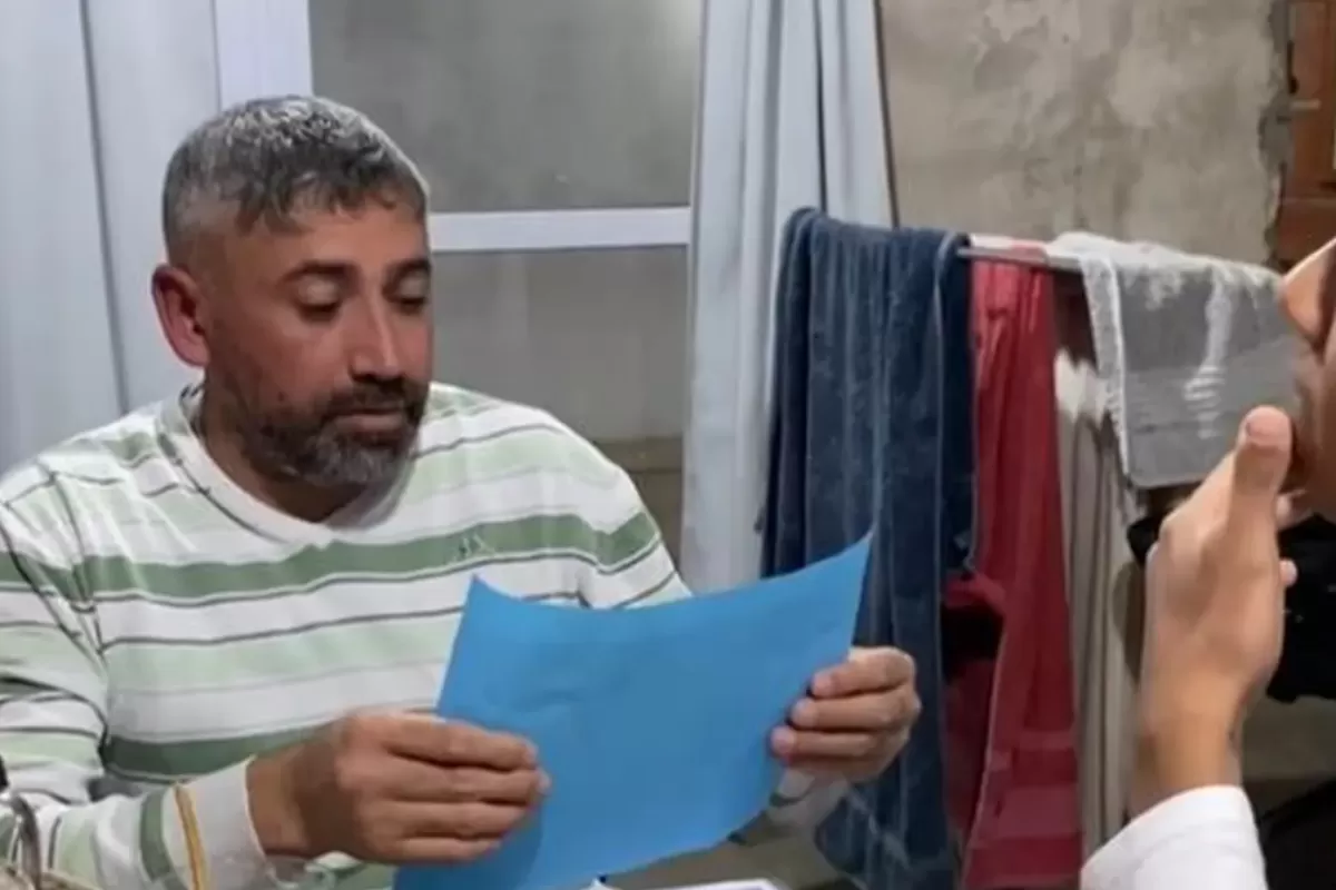 La emotiva propuesta de un joven a su papá del corazón