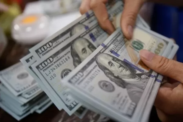 El dólar blue bajó por tercera jornada consecutiva: a cuánto cerró este jueves 6 de julio