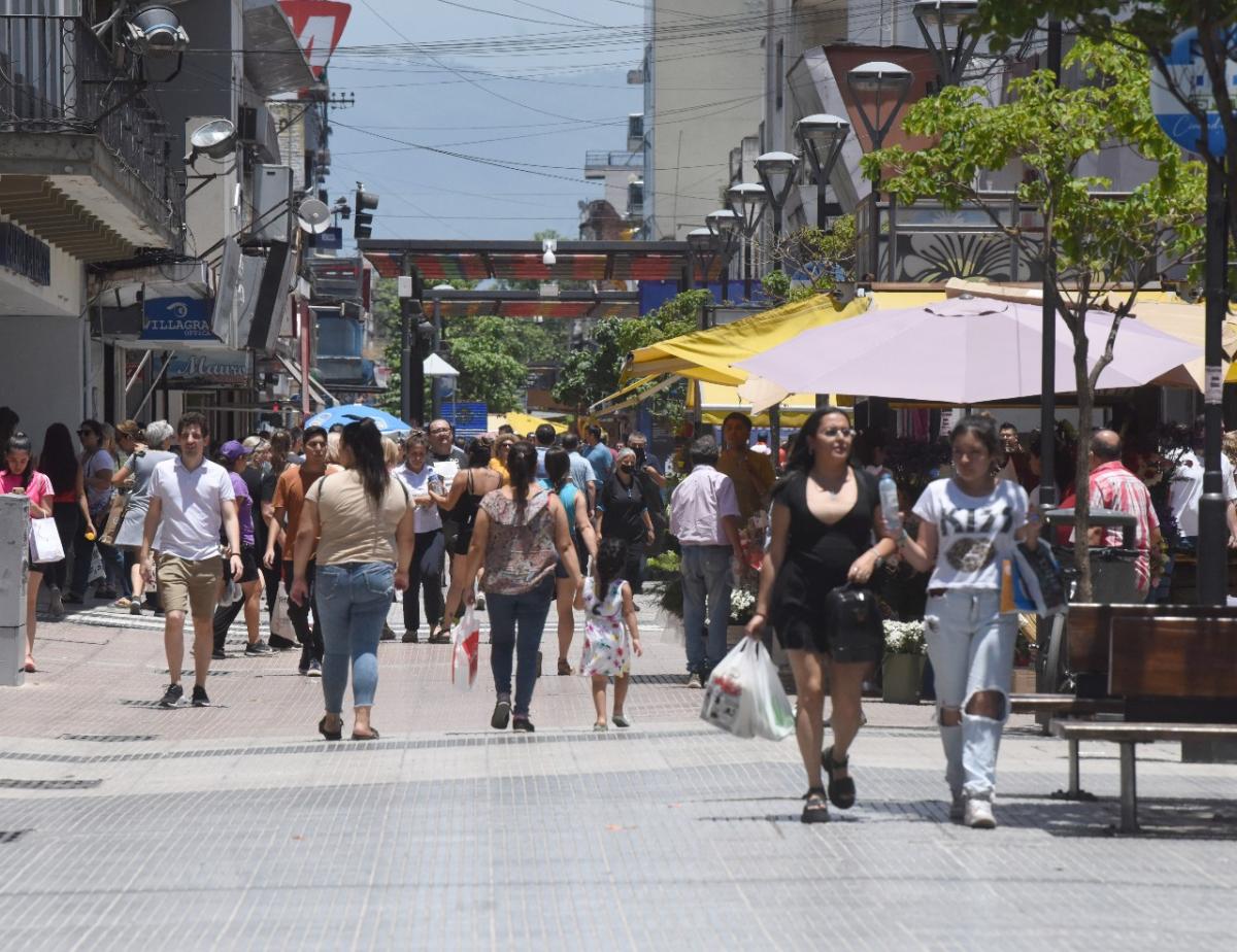 ADIÓS AL CALORCITO. Con la llovizna esperada para hoy, bajaría la temperatura. 