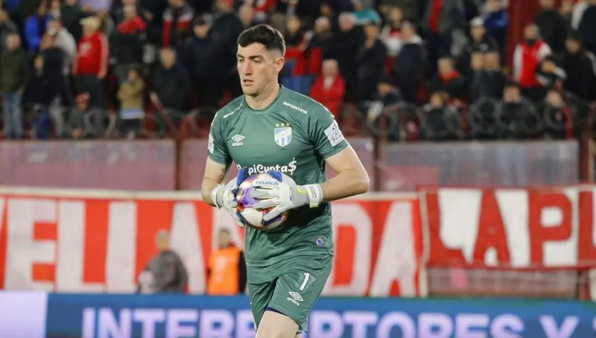 LA FIGURA. Tomás Marchiori tuvo intervenciones decisivas en la victoria de Atlético Tucumán. 