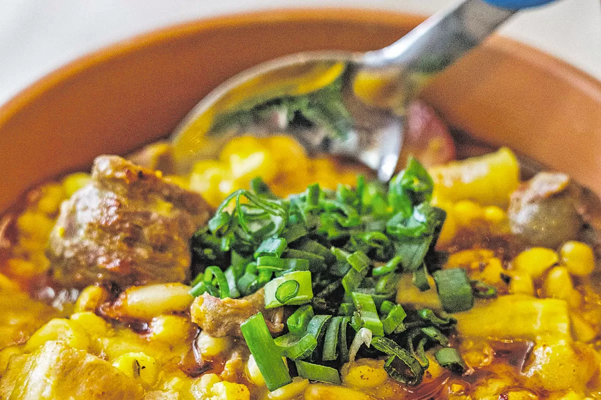 La historia de cómo el locro se convirtió en un ícono patrio