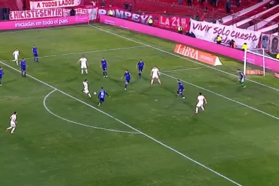 La milagrosa jugada que no terminó en gol y le permitió ganar a Atlético Tucumán