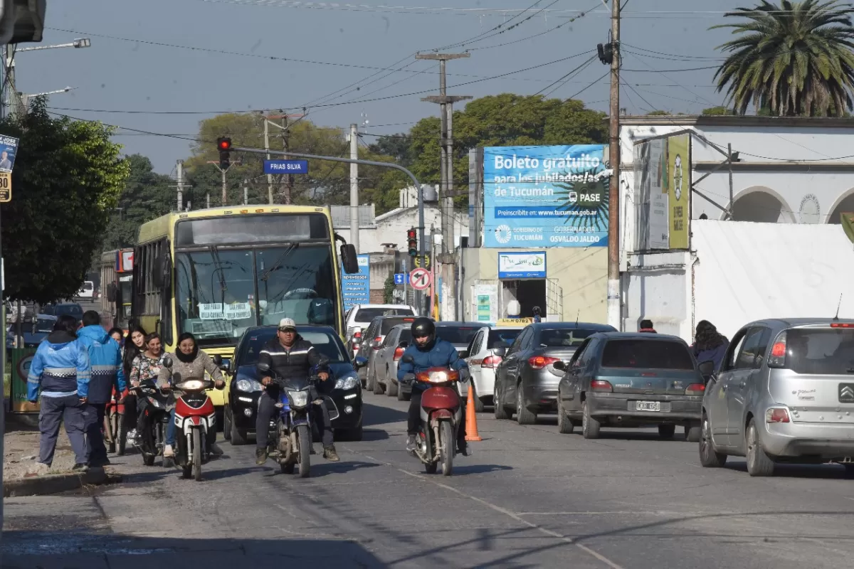 LARGAS COLAS. A lo largo de la ruta se producen embotellamientos. LA GACETA / FOTO DE ANALÍA JARAMILLO.