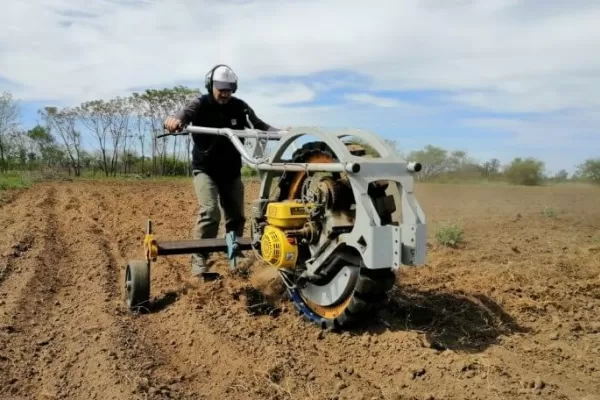 El microtractor “Chango” se prueba en el INTA Famaillá