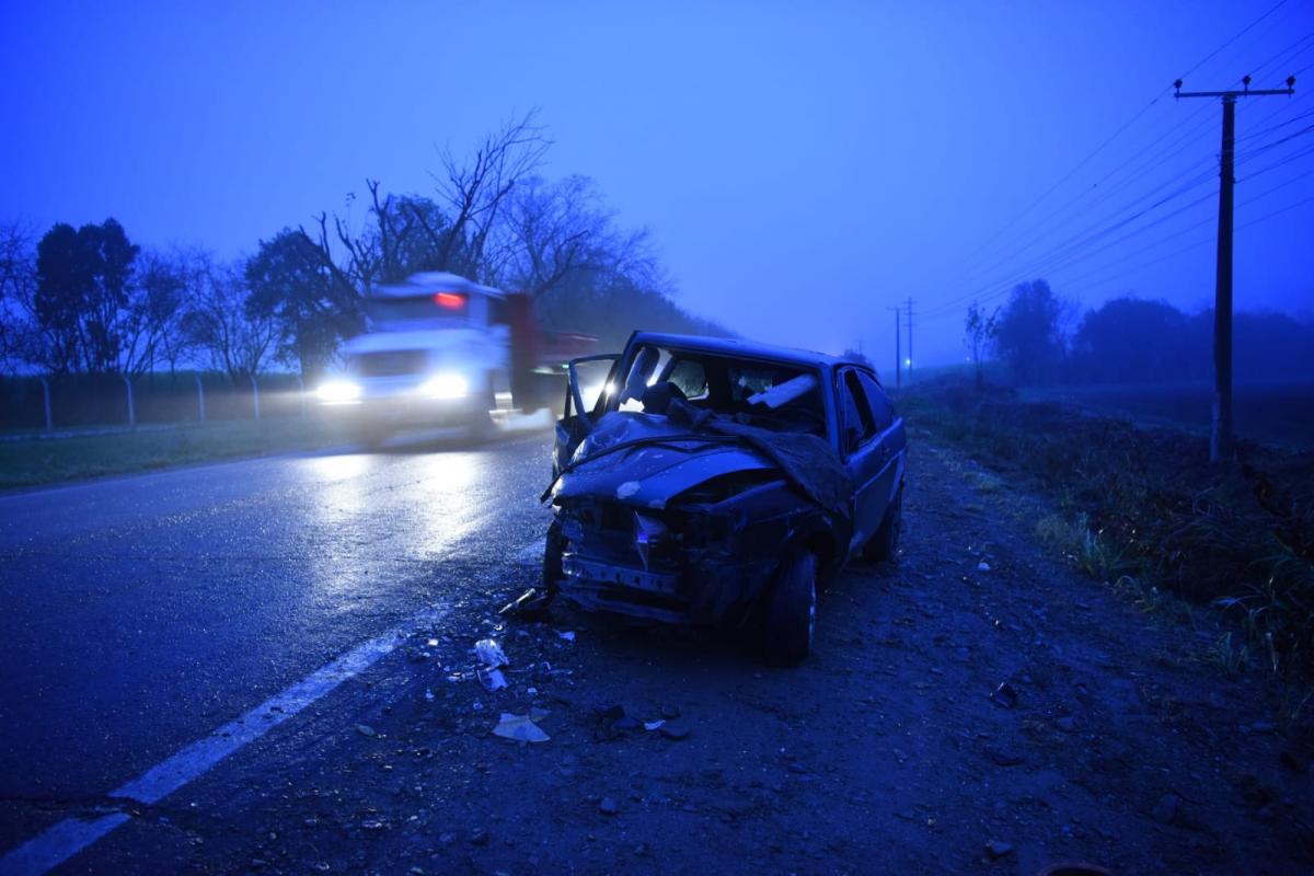 Accidente bajo la neblina. Fotos de Diego Aráoz