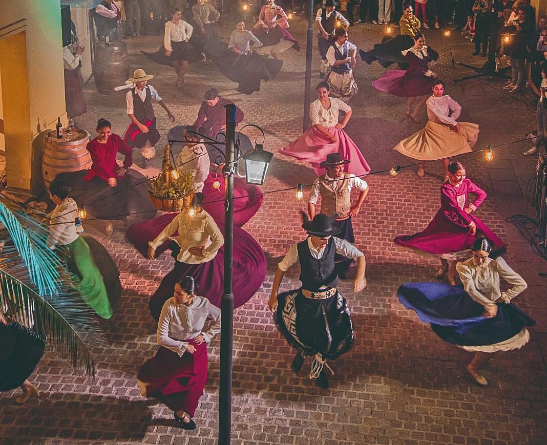 DANZA TRADICIONAL. El ballet Embrujo de mi Tierra estará en Tafí Viejo.