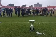 Liga Tucumana: en el festejo de campeones, los jugadores de San Pablo rompieron la copa