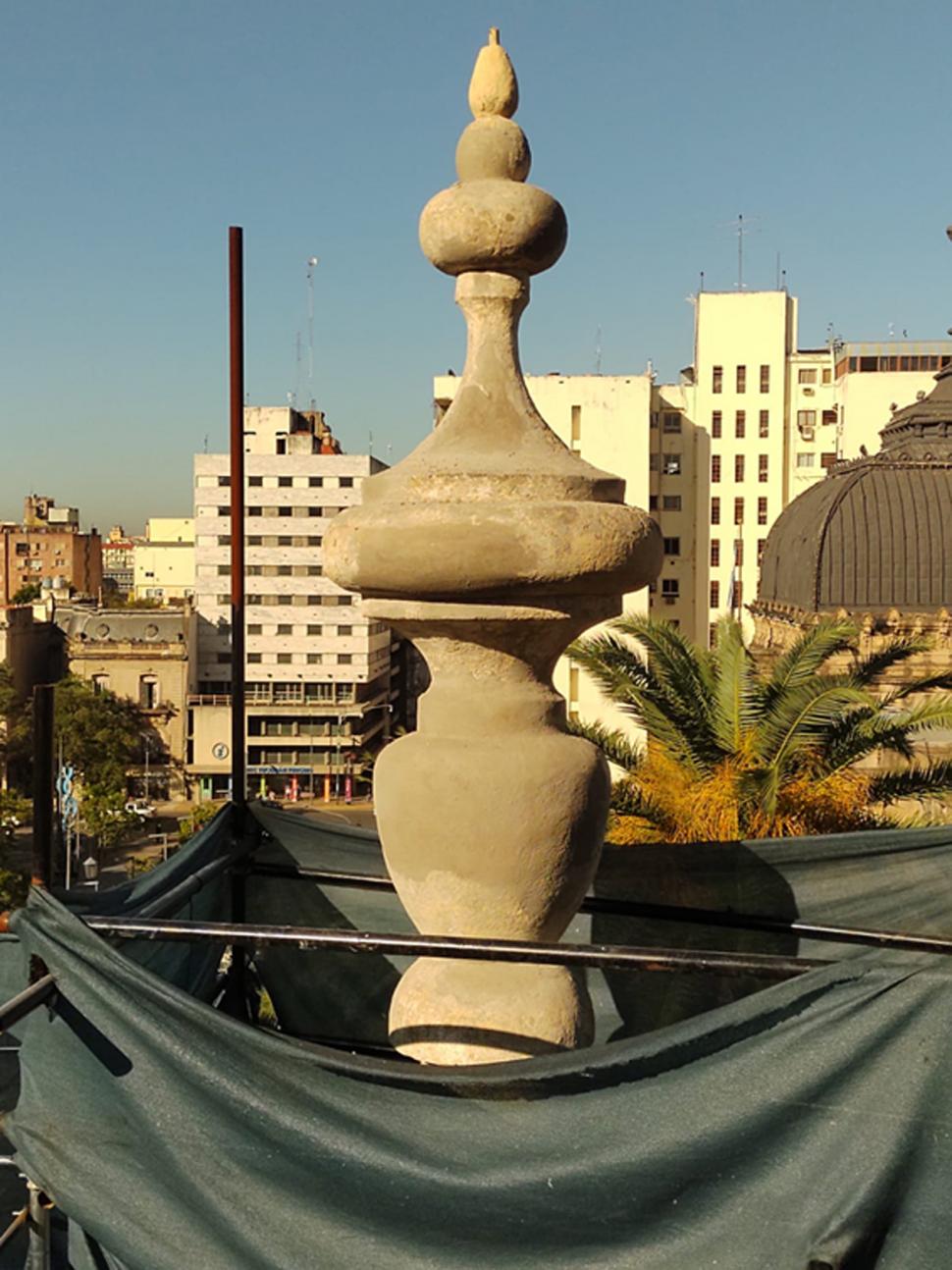 Obras en la iglesia San Francisco: la delicada restauración de los pináculos