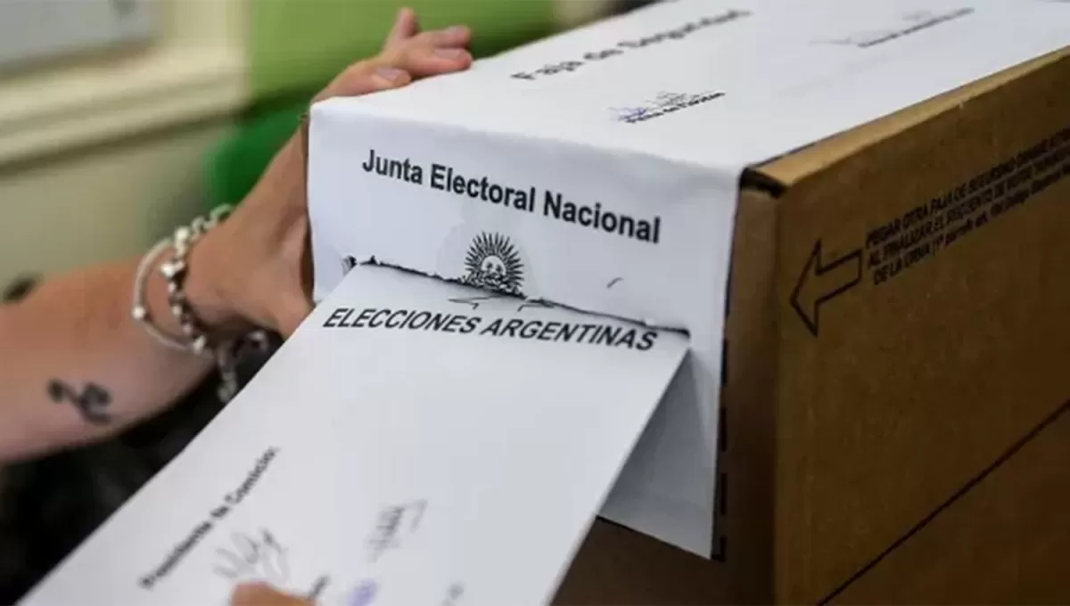 CUENTA REGRESIVA. Los candidatos deberán seducir al electorado en el próximo mes.