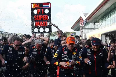 Verstappen sigue en la suya: ganó en Silverstone y ya saborea el “tri”