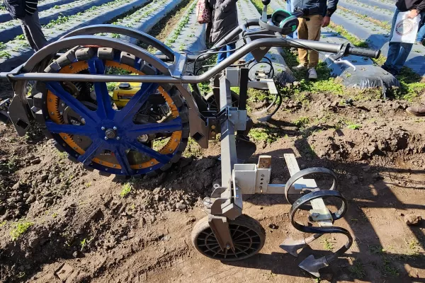 Llegó a Tucumán Chango, el microtractor destinado a la agricultura familiar o de menor escala