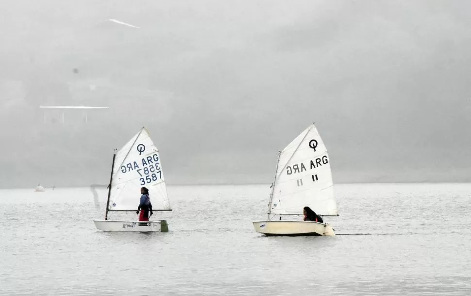 ACCIÓN. La competencia náutica recibió tripulaciones de todo el país, que quedaron maravilladas por el paisaje tucumano. LA GACETA/FOTO DE FRANCO VERA