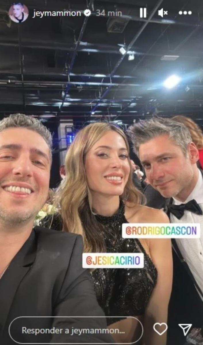 La selfie de Jey Mammon junto a sus compañeros de La peña de morfi