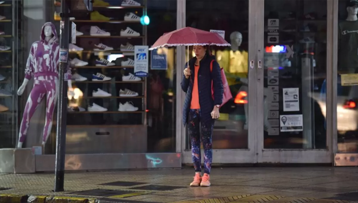 HÚMEDO. Las lluvias podrían repetirse durante todo el día hoy en la provincia.