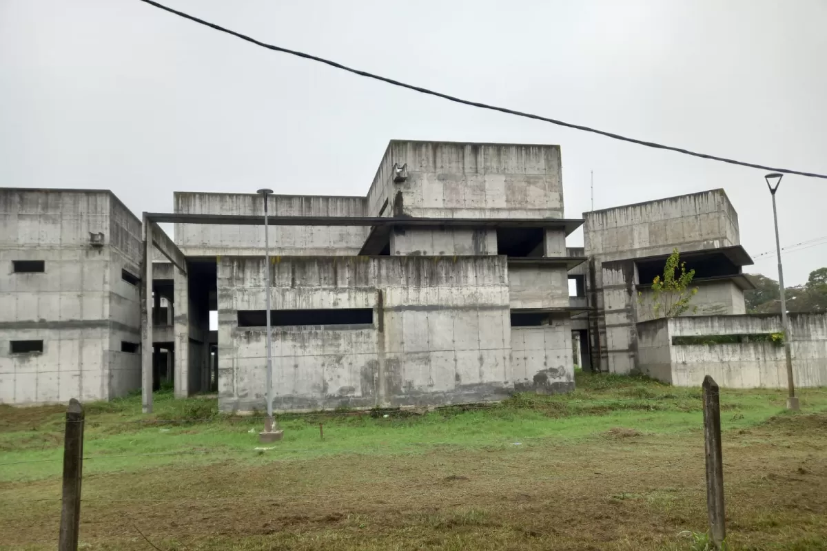 DESDE 2010. Parte de la vieja obra inconclusa que ya tiene 13 años de retraso. LA GACETA/FOTO DE ANALÍA JARAMILLO 